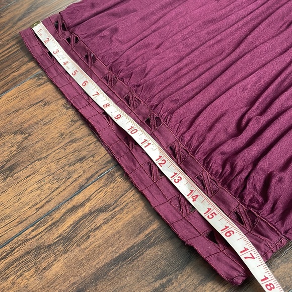 Beautifully embroidered blouse in burgundy. - Picture 5 of 9